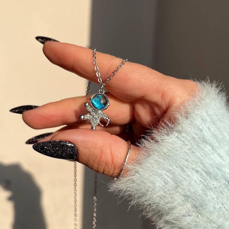 گردنبند جواهری فضانورد