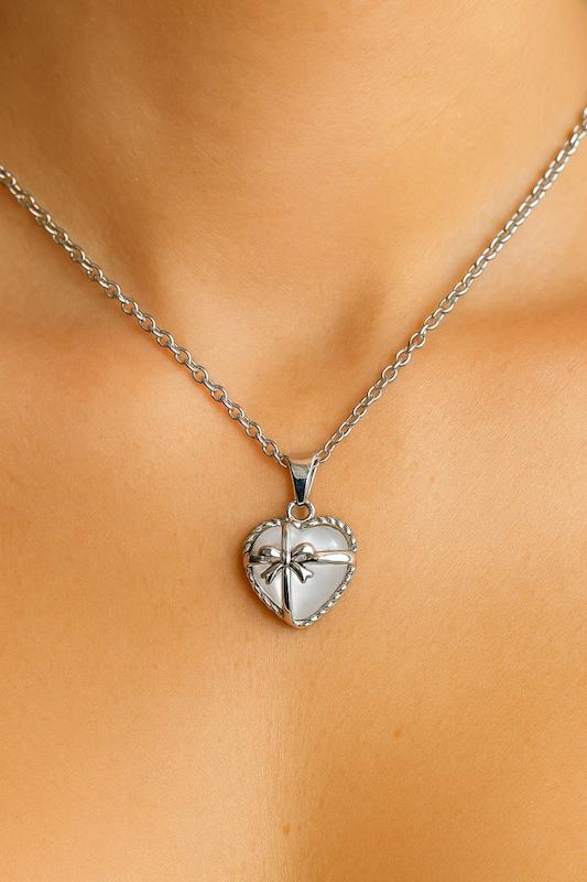 گردنبند قلب پاپیونی