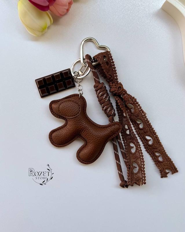چارم بگ شکلات و سگ