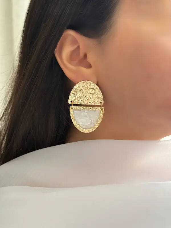 گوشواره طلایی و سفید
