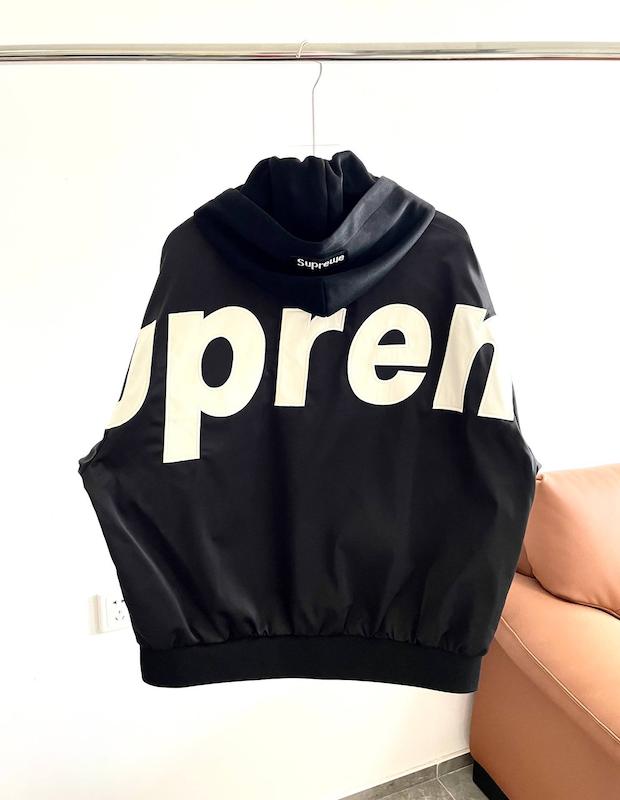جکت Supreme 2026