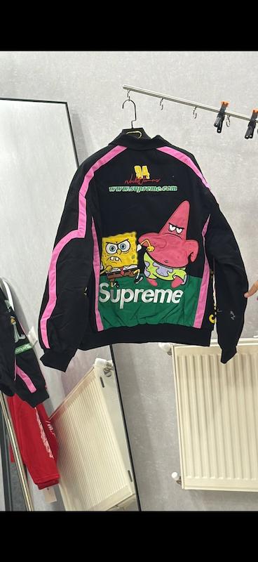 کاپشن Supreme