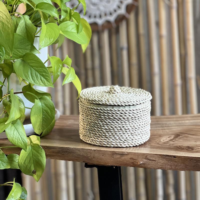 شکلات خوری حصیری