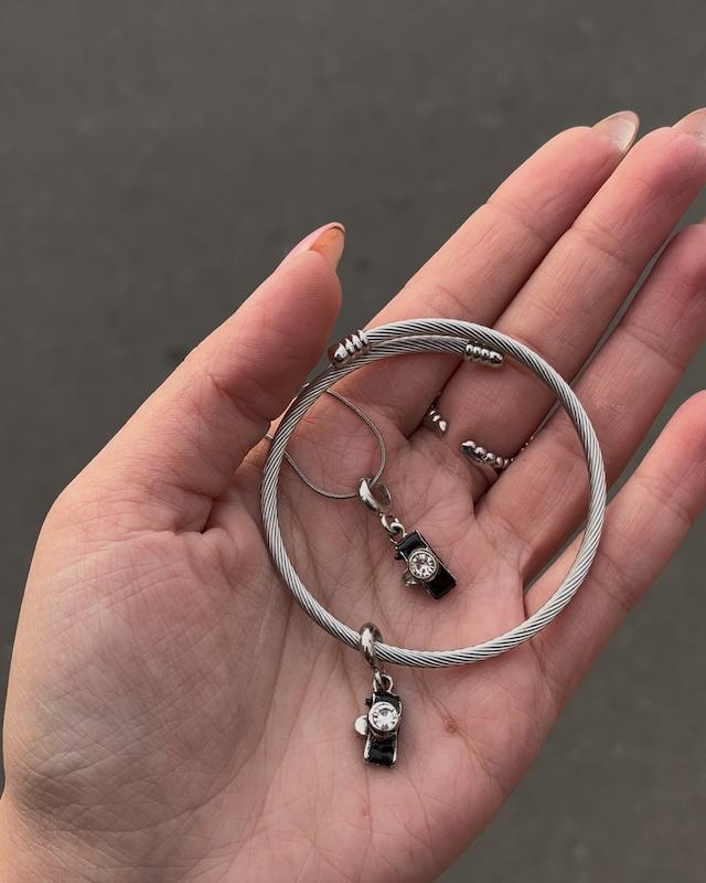 دستبند و گردنبند دوربین