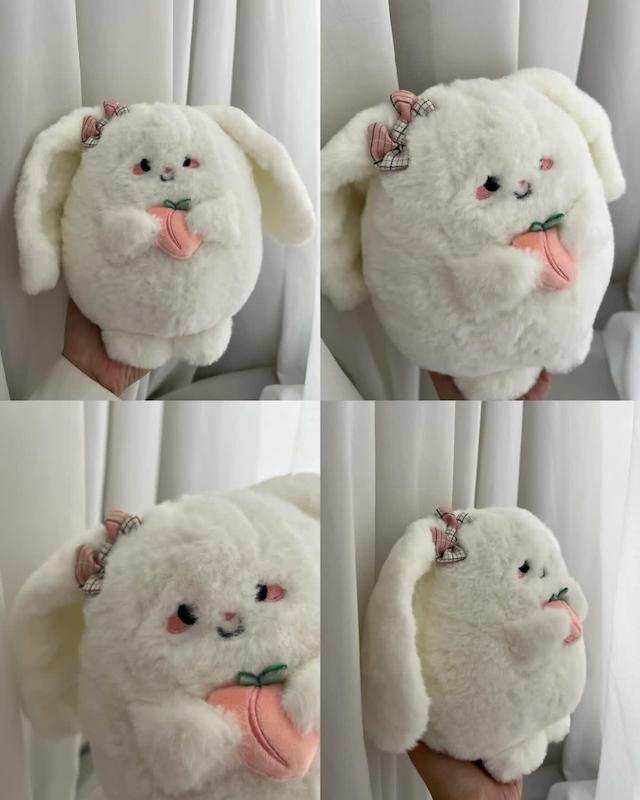 عروسک خرگوش هلو به دست نازنازی