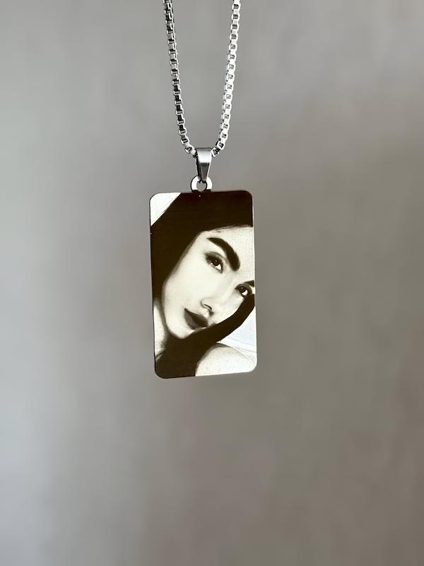 گردنبند حک چهره با عکس دلخواه شما