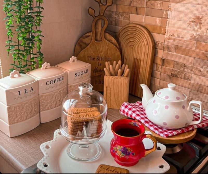 کندی باکس و عسل خوری پایه دار