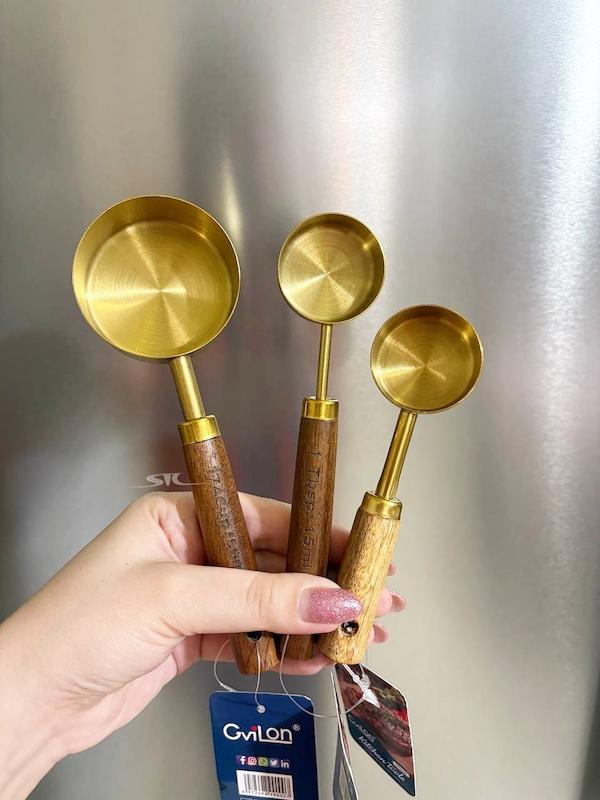 پیمانه دسته چوبی