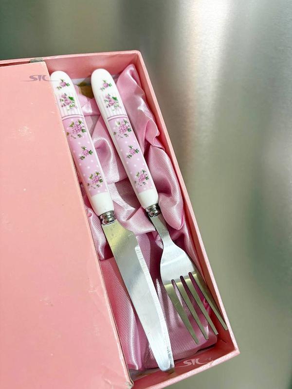 کارد و چنگال آنجل