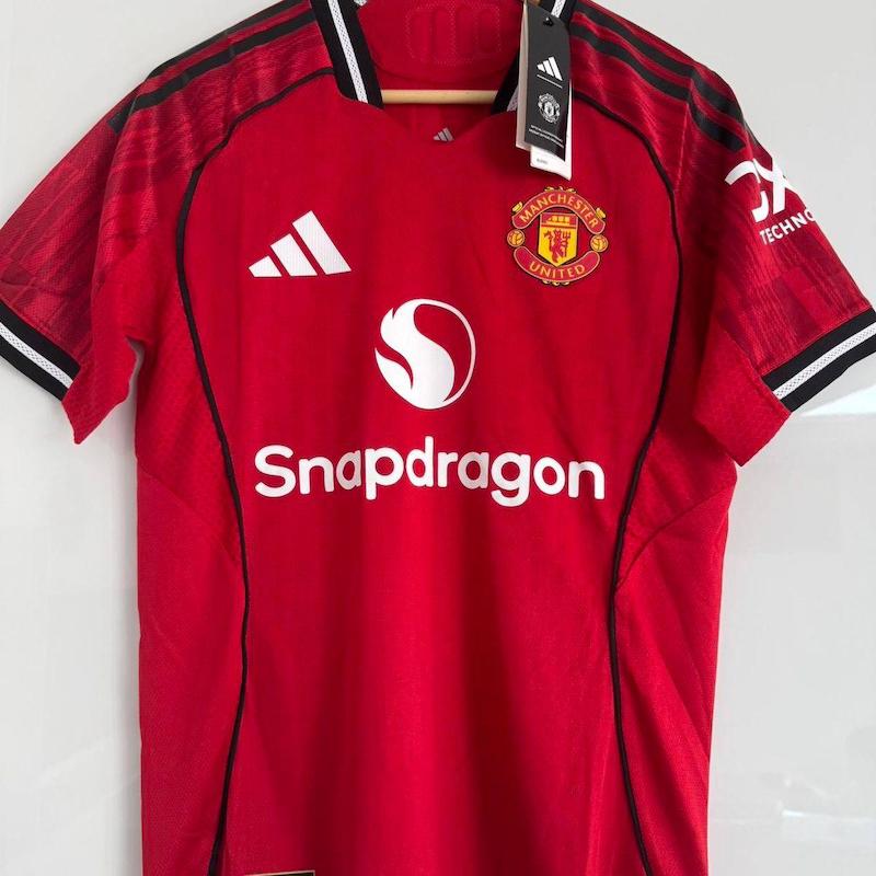 کیت اول منچستریونایتد ۲۰۲۵/۲۶