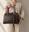 کیف دستی و رودوشی زنانه آویزدار رزا کد 2245