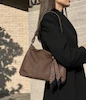 کیف زنانه چرمی شال دار ماهین رنگ نسکافه ای