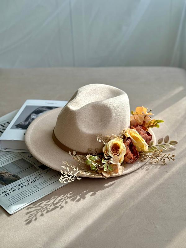 کلاه فرمالیته کرمی