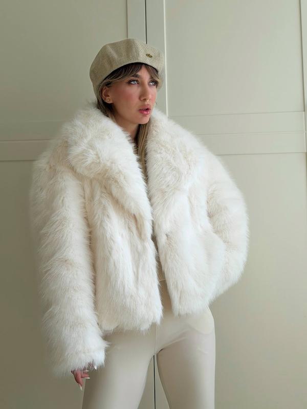 کت خز یقه دار