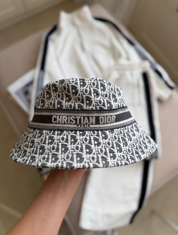 کلاه باکت کریستین دیور