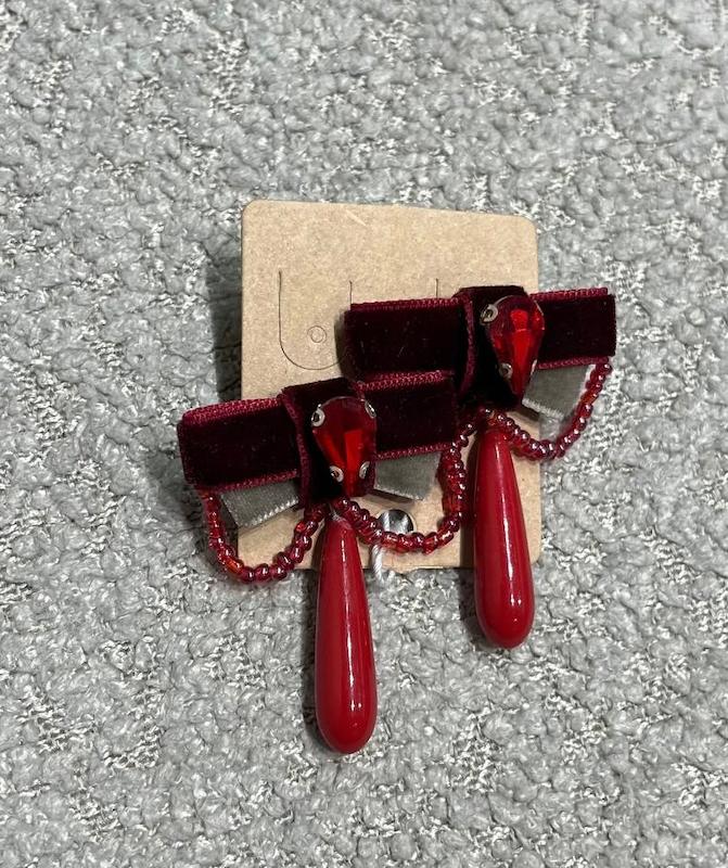 گوشواره مخمل قرمز