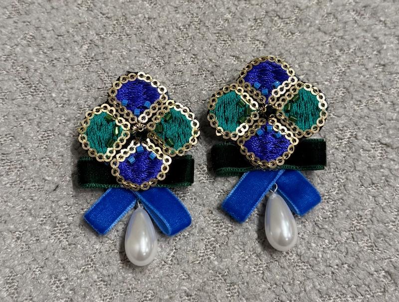 گوشواره گل آبی با مروارید