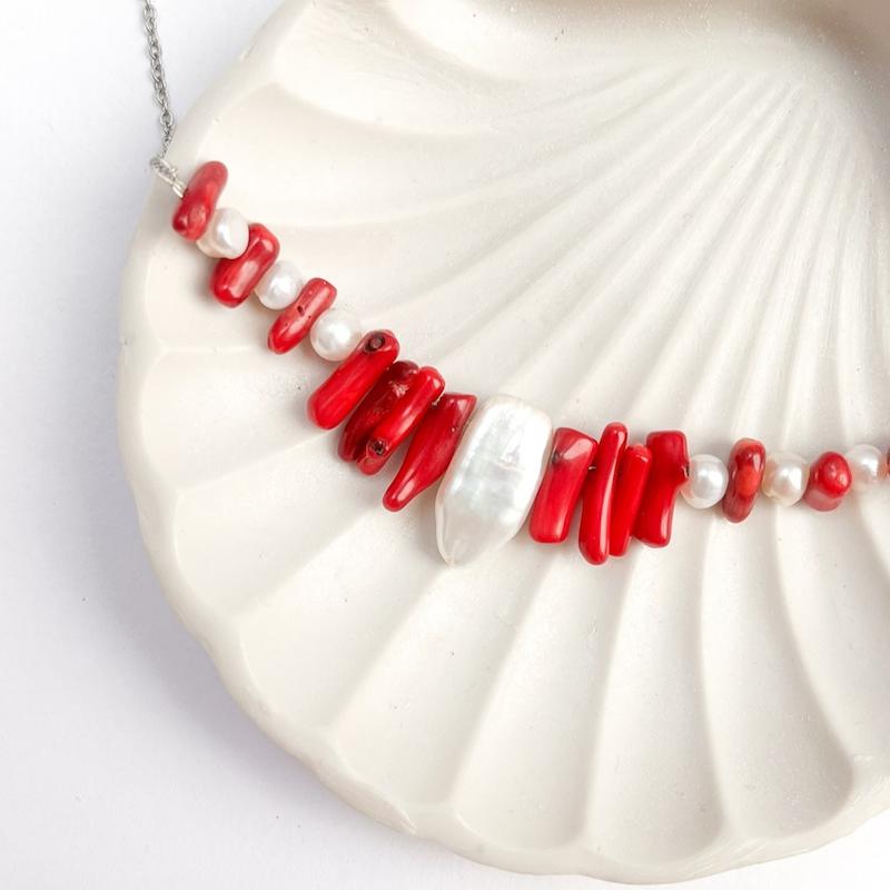 گردنبند زنانه مروارید باروک و سنگ مرجان قرمز
