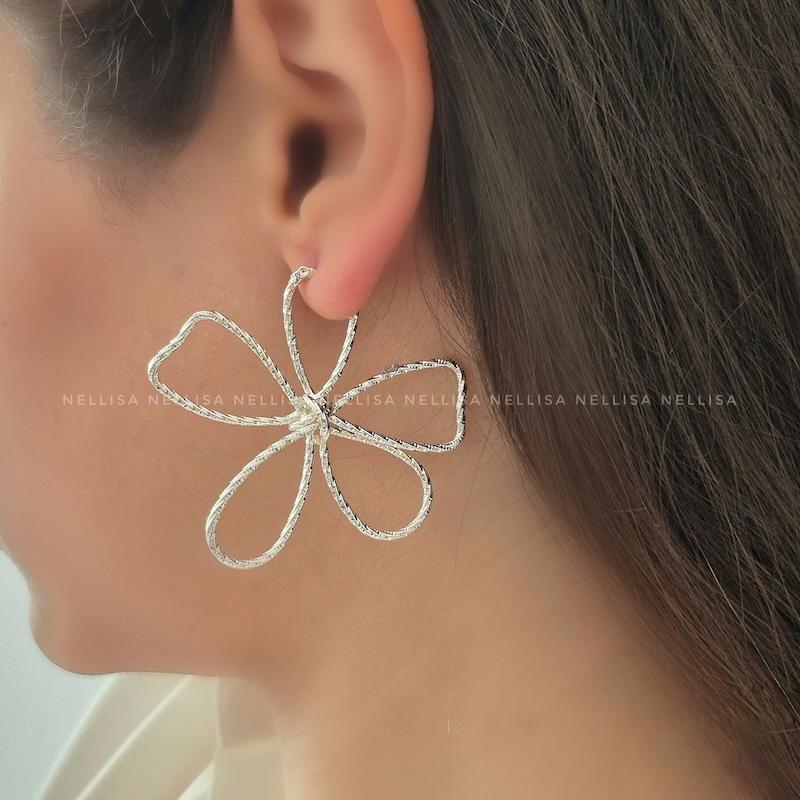 گوشواره گل با قفل فشاری