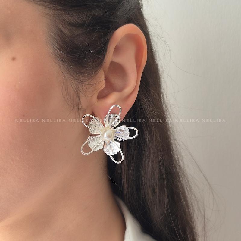 گوشواره طرح گل آب نقره