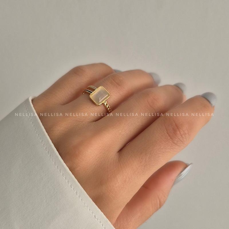 انگشتر طرح سنگ طلایی