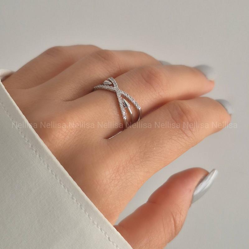 انگشتر زنانه با نگین اتمی - کد 8711