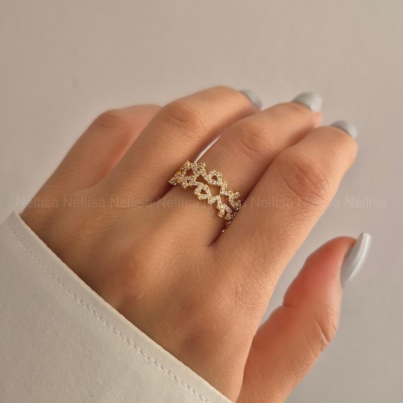 انگشتر زنانه نگین دار طلایی - کد 8716