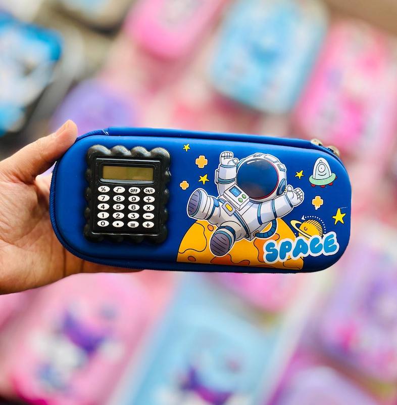 جامدادی ماشین حساب دار فضانورد