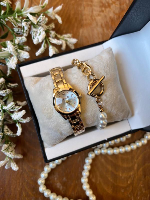 ساعت فنسی نیاز ۱۶۸۶