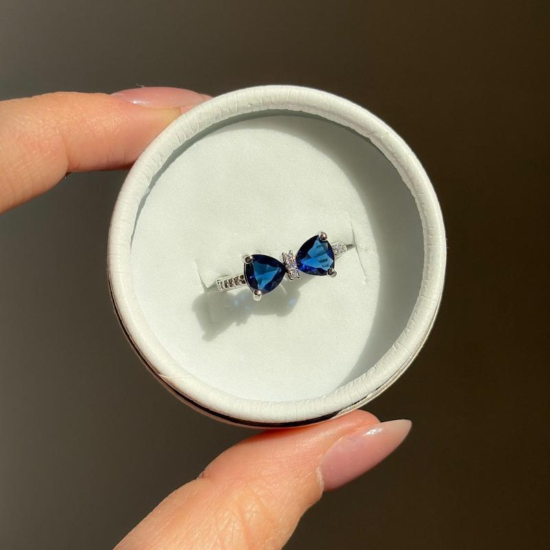 انگشتر پاپیون آبی 