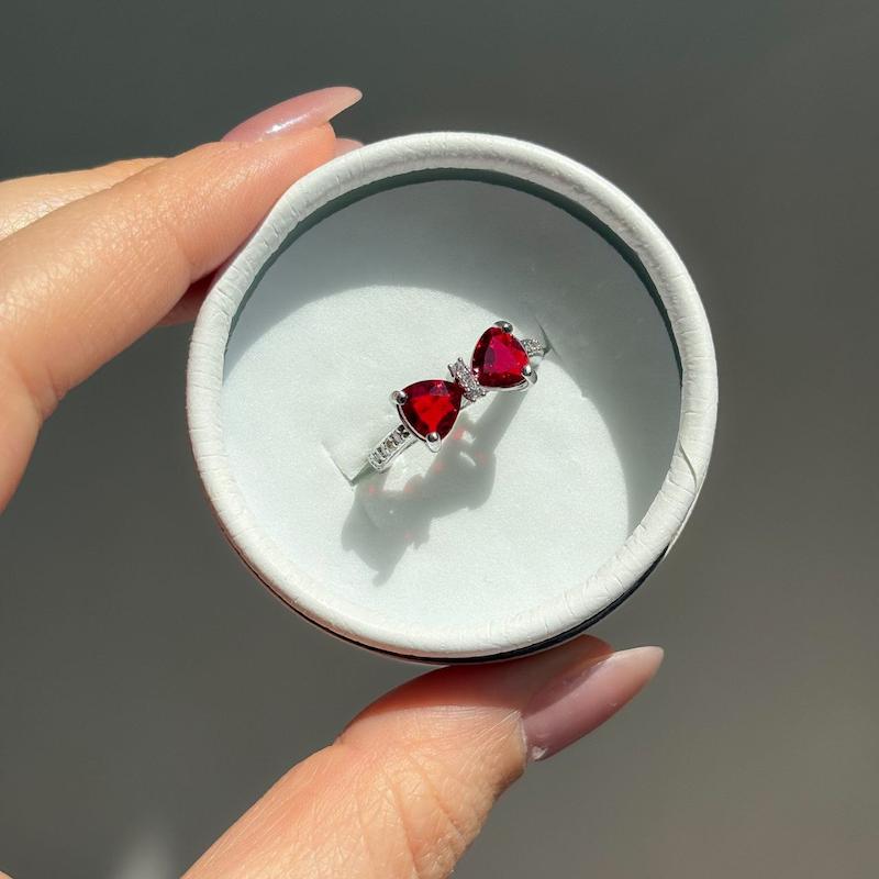 انگشتر پاپیون قرمز 