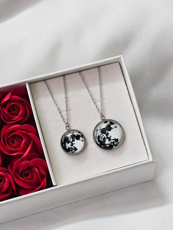 گردنبند ماه شب تاب 