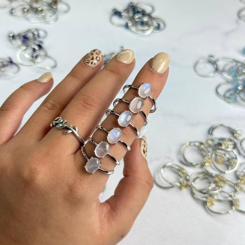 انگشتر نقره مون استون(سنگ ماه)