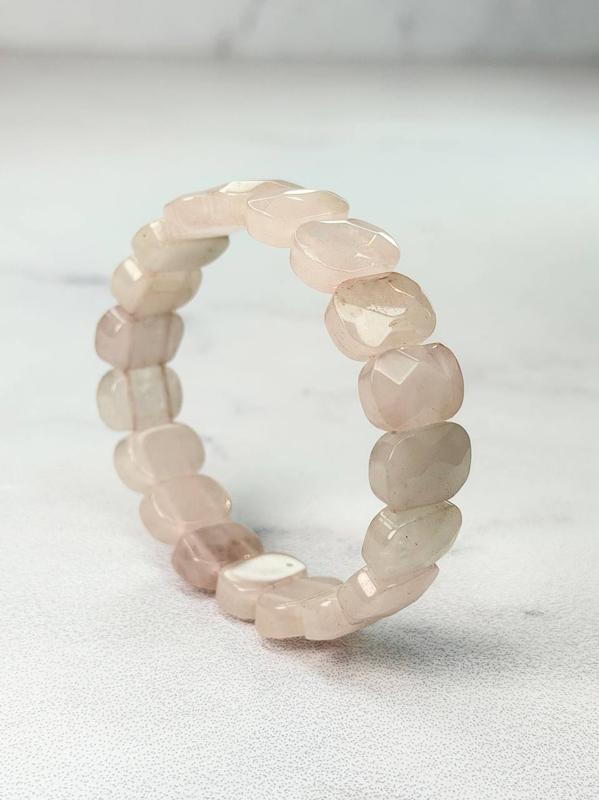 دستبند پهن تراش دار رز کوارتز(کوارتز صورتی)