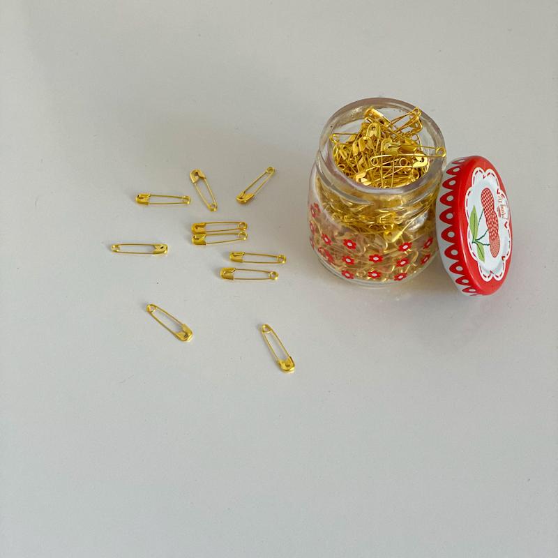 سنجاق قفلی طلایی