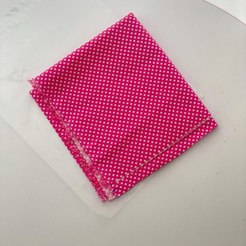 پارچه سرخابی خال خالی