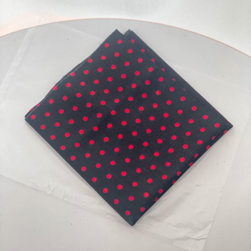 پارچه مشکی قرمز خال خالی