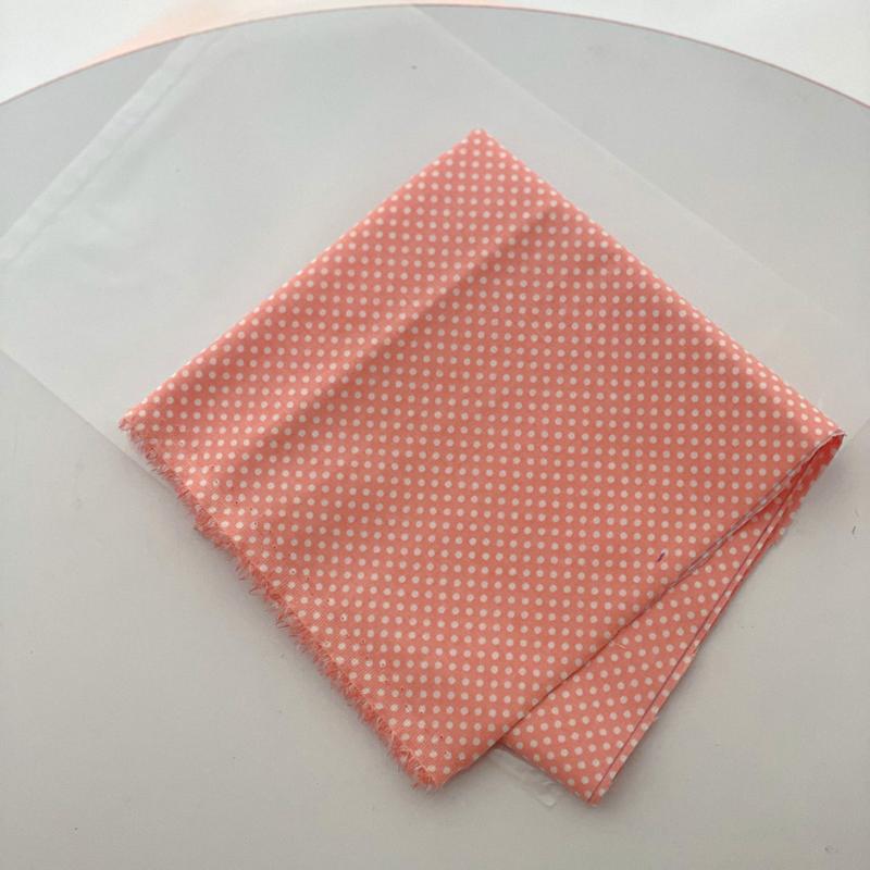 پارچه گلبهی خال خالی