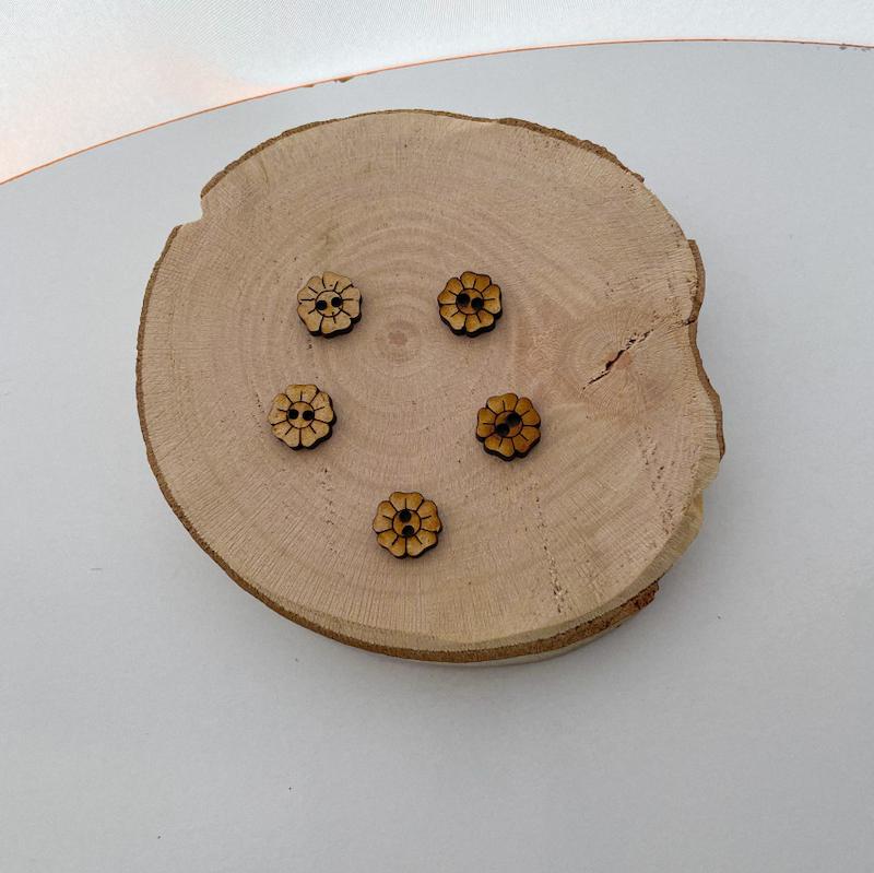 دکمه گل کوچک