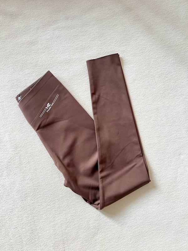 لگ قهوه‌ای L24 داخل موهر 