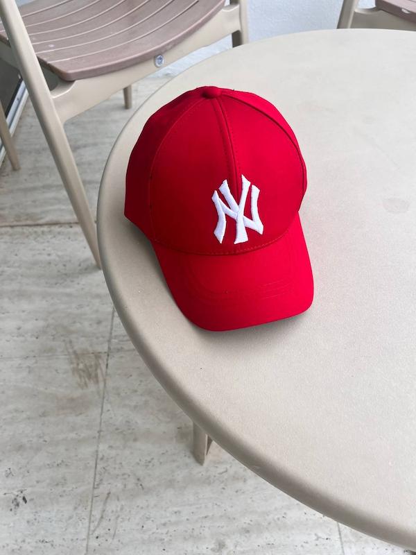 کلاه NY قرمز