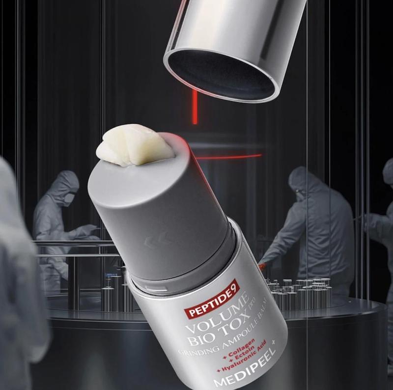 بالم صورت و لب MEDIPEEL Peptide 9 Volume Bio Tox با نمای محصول و بافت بالم