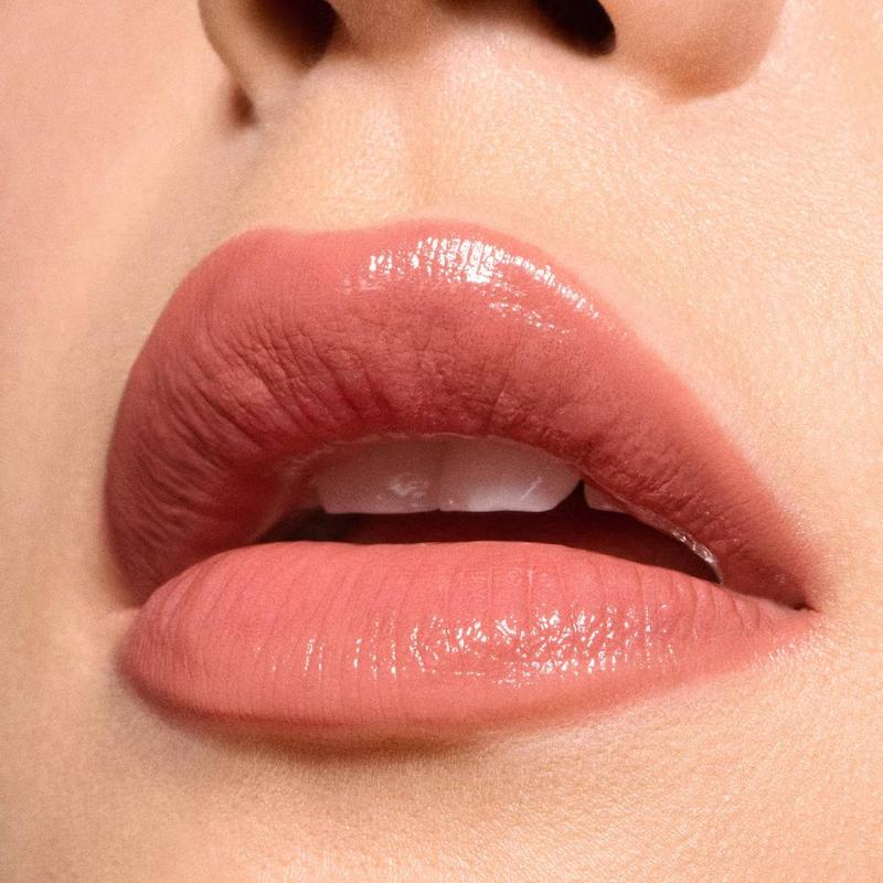 تست رنگ Velvet Teddy از ست MAC Totally Teddy روی لب
