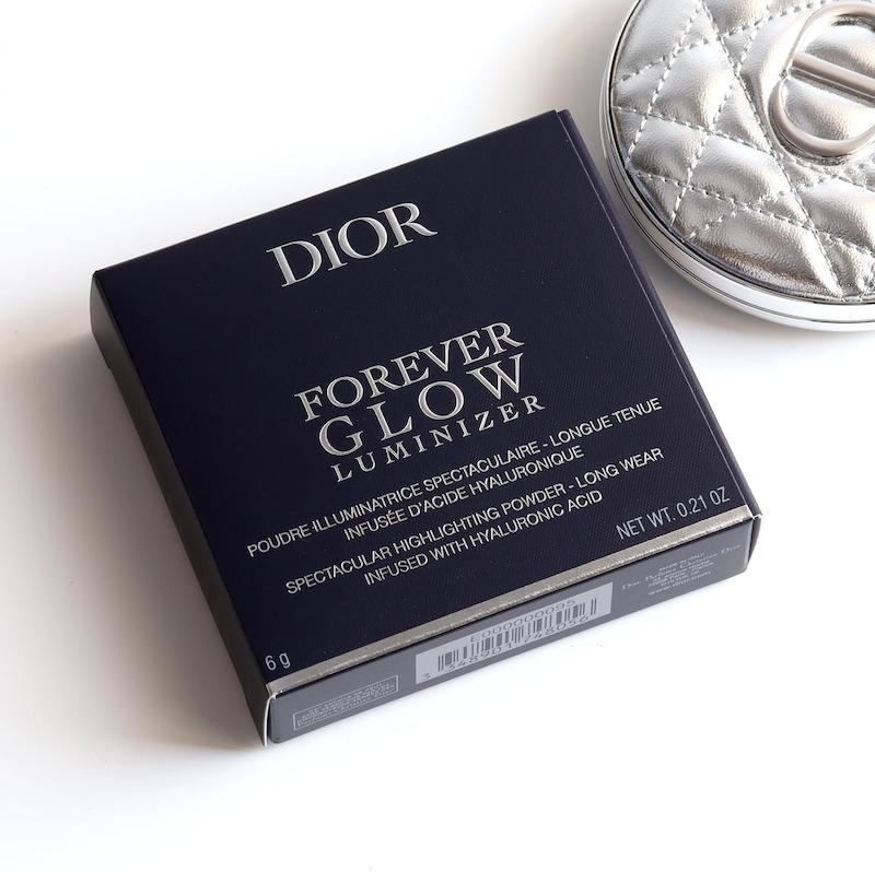 نمای بسته هایلایتر Dior Forever Glow Luminizer با قاب نقره‌ای و جعبه محصول