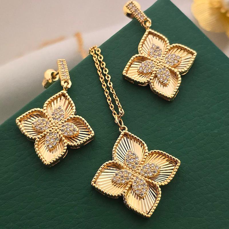 نیم‌ست گردنبند و گوشواره