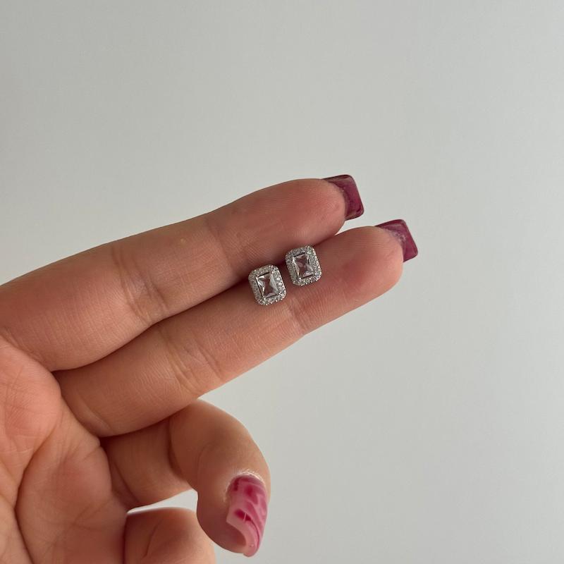 گوشواره میخی