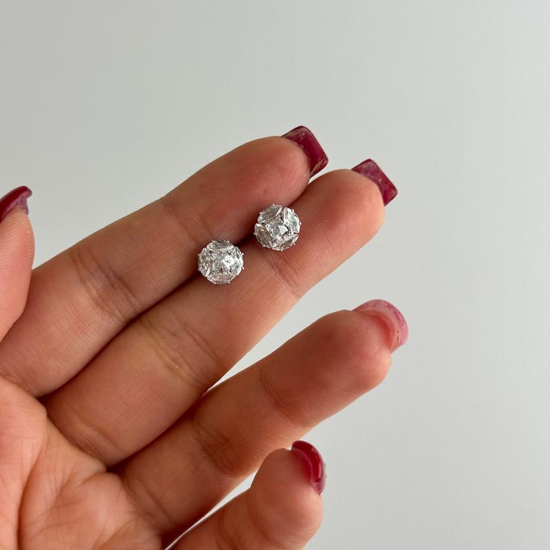 گوشواره میخی