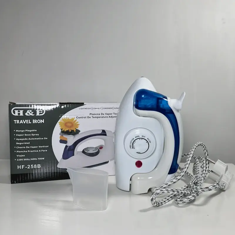 اتو مسفارتی تاشو 700 وات مدل HF-258B