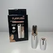 موزن صورت باتری‌خور FLAWLESS مدل رژلبی سفید با جعبه