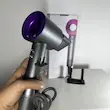 سشوار حرفه‌ای بدون پره مدل Leafless Hair Dryer در دست